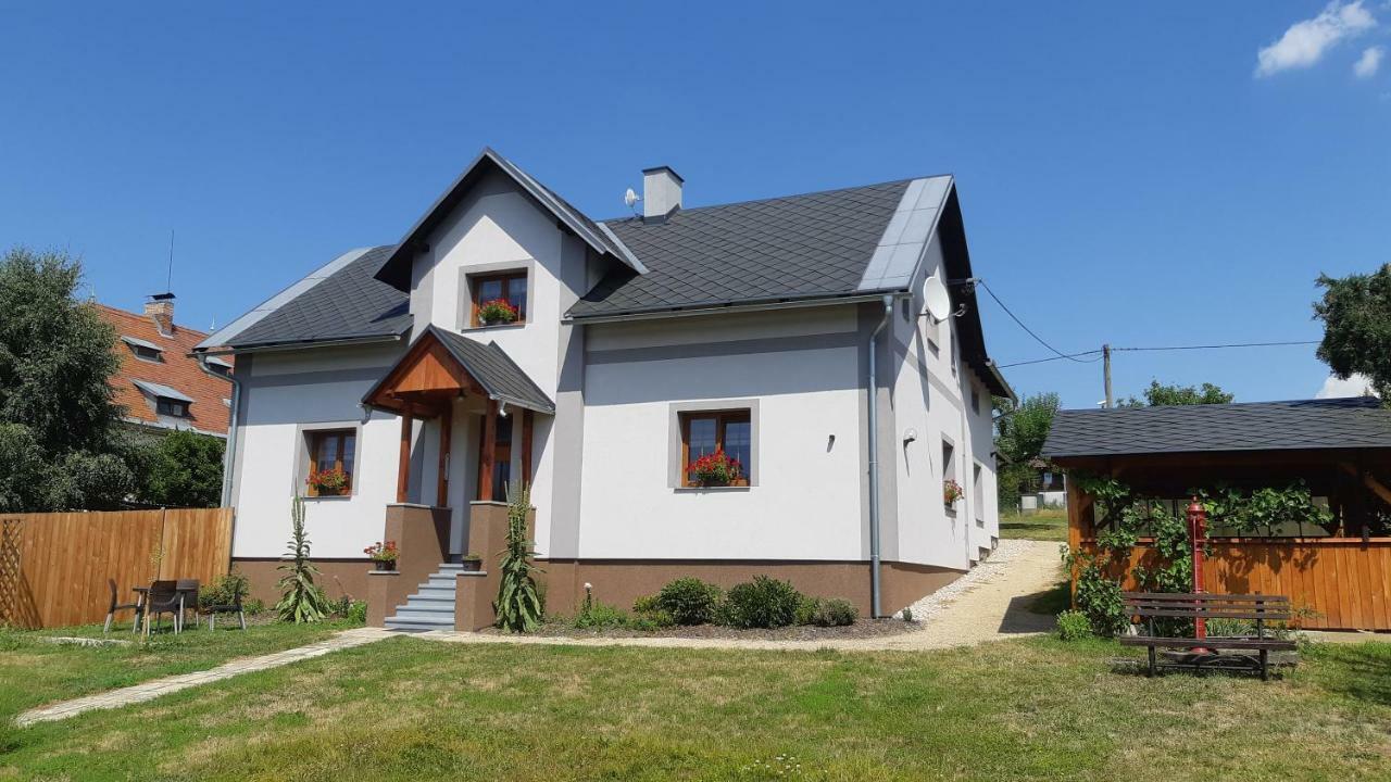 U Kapitana Lägenhet Radvánovice Exteriör bild